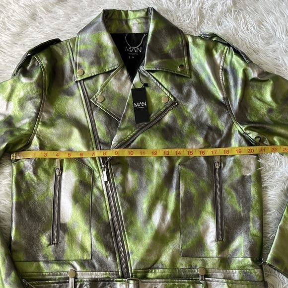 BOOHOOMAN BOXY SPRAY DETAIL BIKER JACKET IN SILVER/GREEN SIZE SMALL - Picture 6 of 11